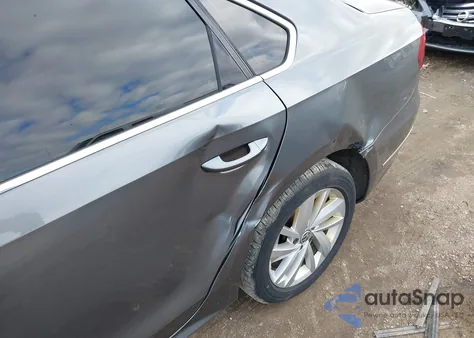 2018 Volkswagen Passat 2.0T Se z USA, uszkodzony, nr VIN 1VWBA7A31JC027521